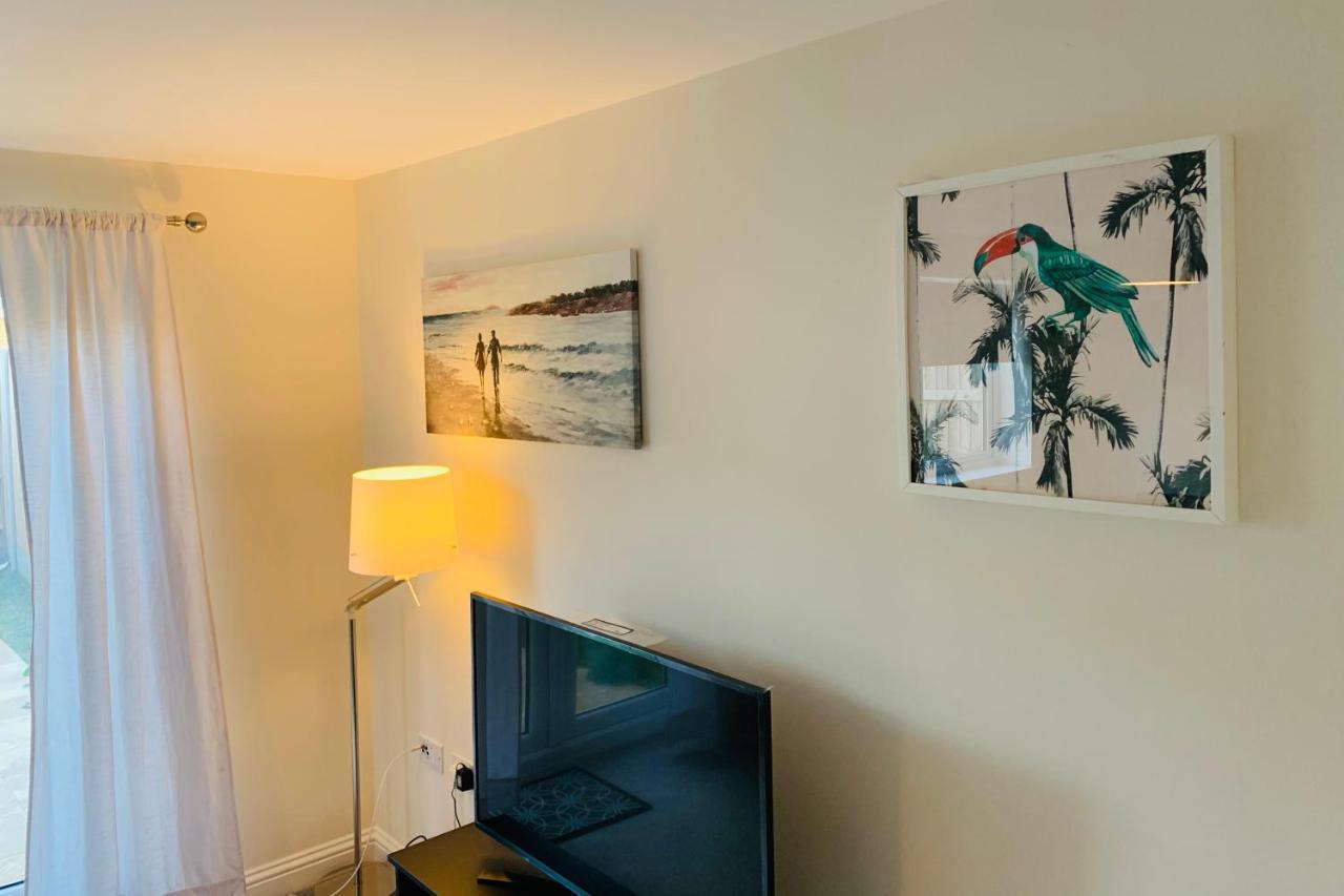 Alpha, Private Double Room, City Centre, Free Parking, Sittingbourne, Kent Exterior foto
